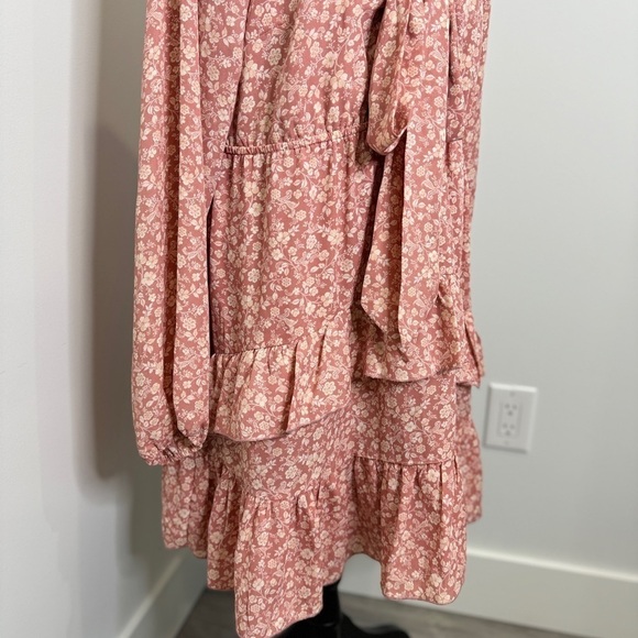 Floral Long Sleeve Mauve Deep V-Neck Cinched Waist Skater Dress - Picture 4 of 8